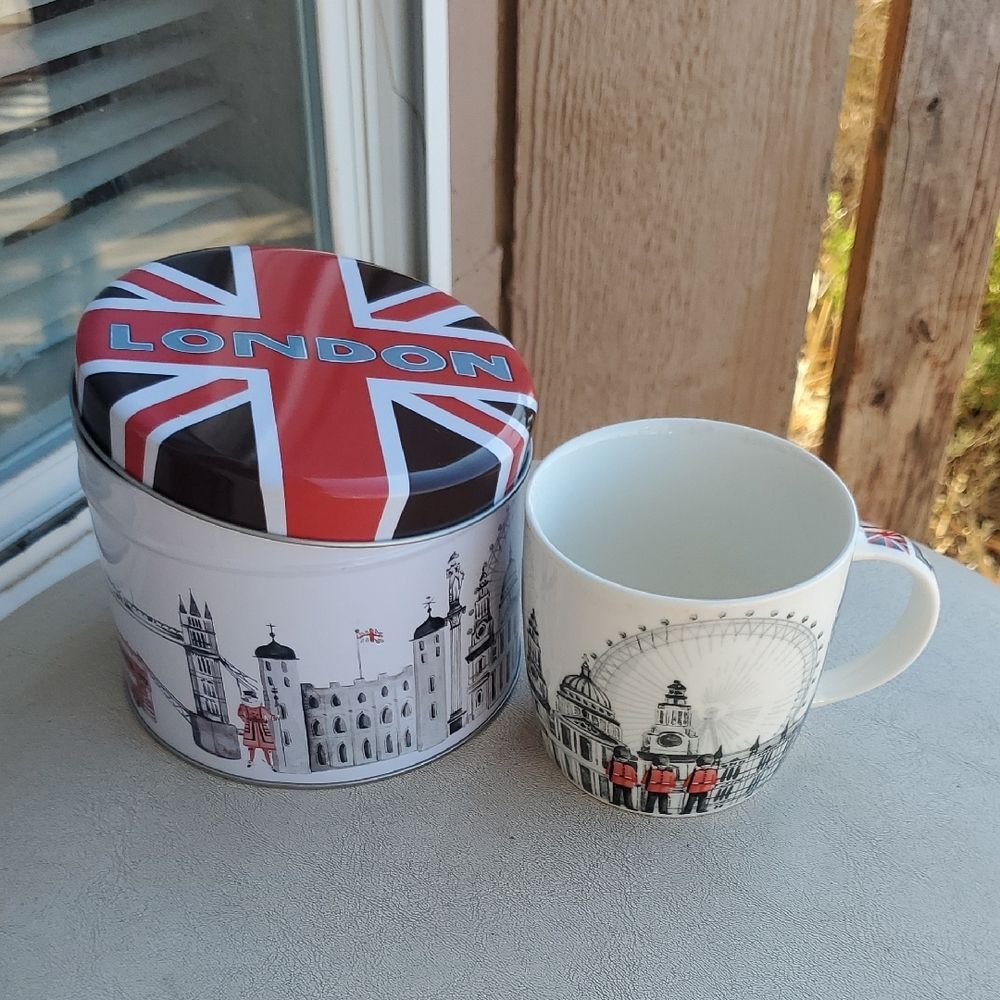 🇬🇧 Royal Guards Mug & Union Jack Tin | London Souvenir Set